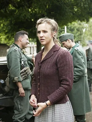 Un village français S1 E6