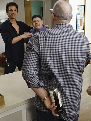 Modern Family S8 E22