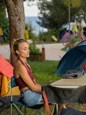 Camping Paradis S13 E2