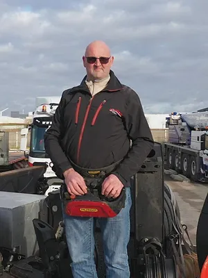 Grues et camions : les géants des chantiers