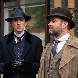 S3 E1 : Étreinte mortelle