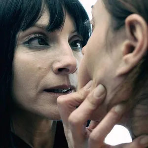 Derrière les barreaux