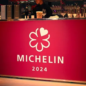 Sur le fil : à la poursuite des Étoiles Michelin