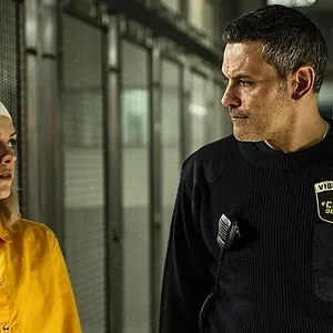 Derrière les barreaux