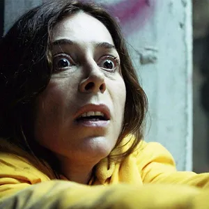 Derrière les barreaux