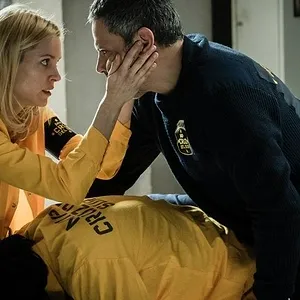 Derrière les barreaux