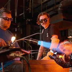 En verre et contre tous