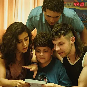 Dear Killer Nannies: Criado por sicarios