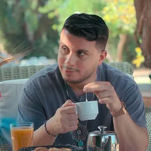 Love Is Blind, Habibi