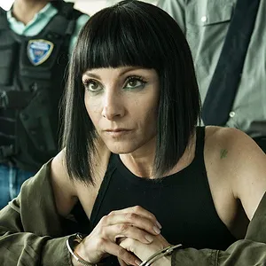 Derrière les barreaux