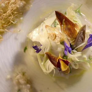 Tout le monde à table