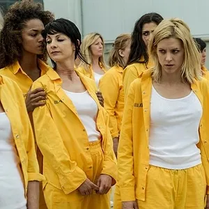 Derrière les barreaux