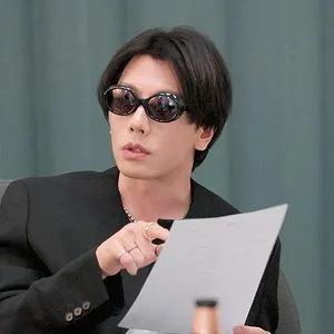 Cho Jung-seok, apprenti chanteur