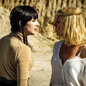 Derrière les barreaux