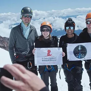 Compte à Rebours : Quatre Touristes dans l’Espace