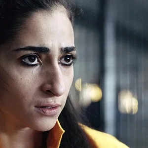 Derrière les barreaux