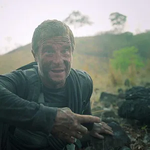 À leurs trousses : Bear Grylls contre les célébrités