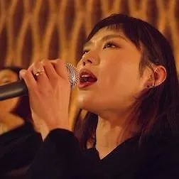 Medianoche en Asia: Comer · Bailar · Soñar
