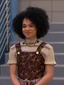 Lay Lay dans la place S1 E1